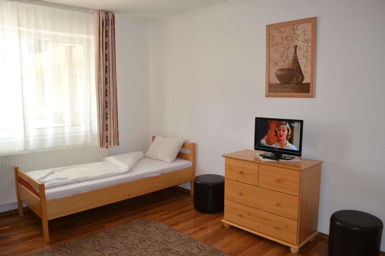 Margareta Vendeghaz Hotel Lupeni  Екстериор снимка