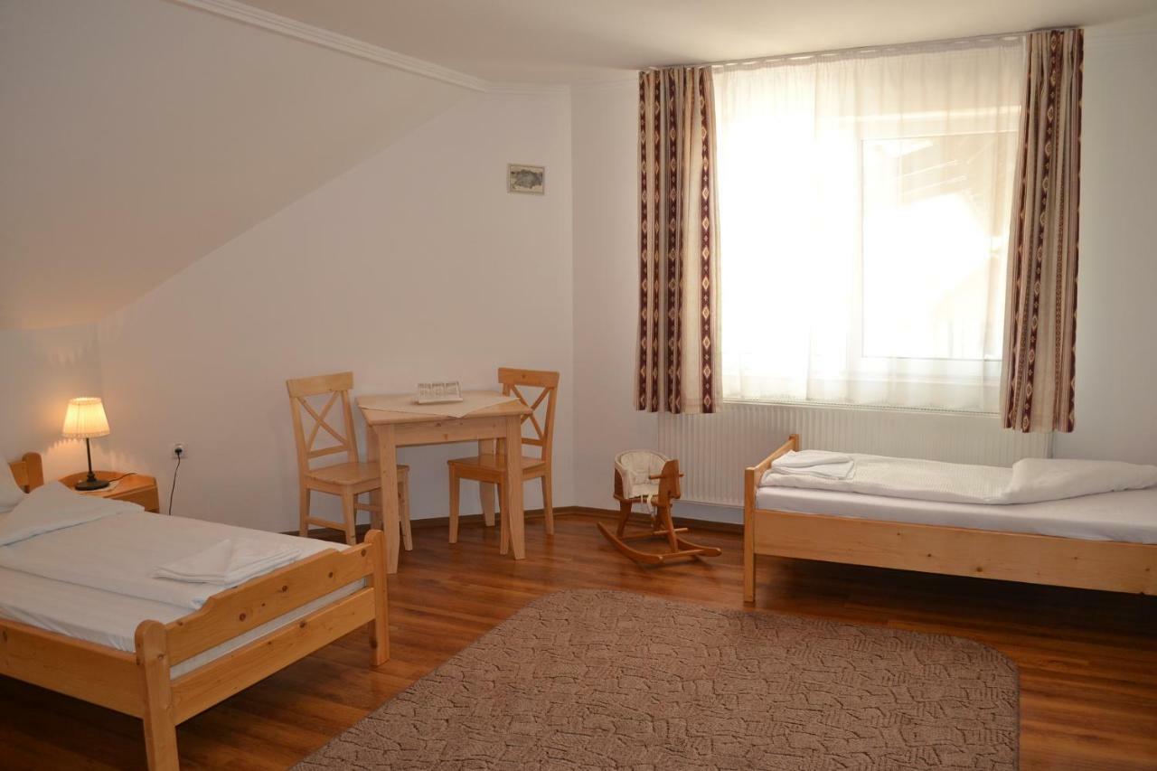 Margareta Vendeghaz Hotel Lupeni  Екстериор снимка